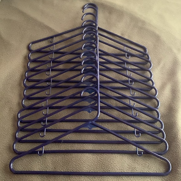 EUC 8 light blue & 12 dark blue tube hangers. Approximately 16 1/2” x 9 1/2”. - Picture 7 of 9